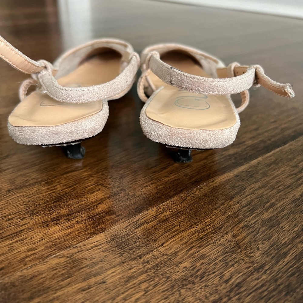 Gucci Nude Heels with Silver Accents - Picture 5 of 15